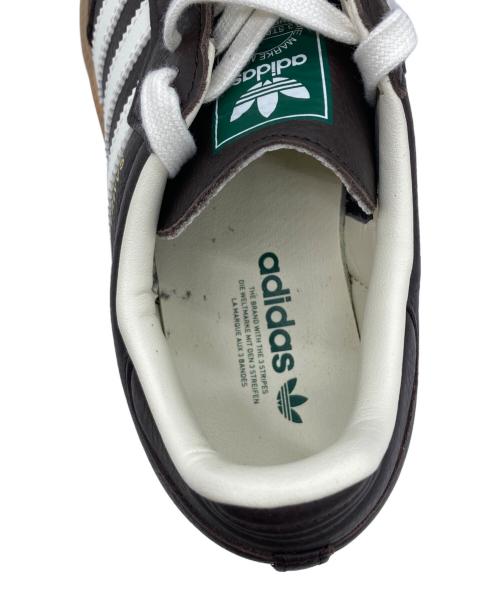 adidas（アディダス）adidas (アディダス) ローカットスニーカー ブラウン×ホワイト サイズ:23.5cmの古着・服飾アイテム