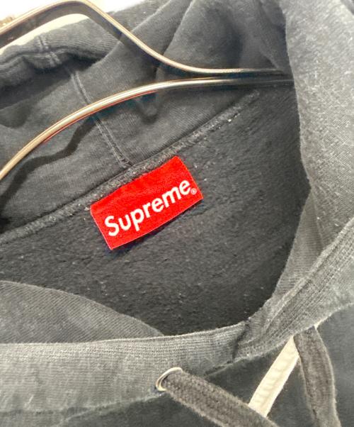 SUPREME（シュプリーム）SUPREME (シュプリーム) プルオーバーパーカー ホワイト×ブラック サイズ:Sの古着・服飾アイテム