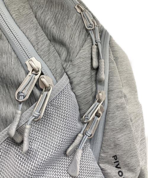 THE NORTH FACE（ザ ノース フェイス）THE NORTH FACE (ザ ノース フェイス) リュック ライトグレーの古着・服飾アイテム