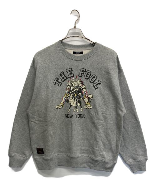 glamb（グラム）glamb (グラム) ジョジョの奇妙な冒険 (ジョジョノキミョウナボウケン) スウェット グレー サイズ:L 未使用品の古着・服飾アイテム