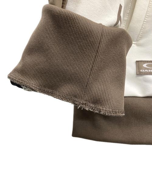 OAKLEY（オークリー）OAKLEY (オークリー) ゴルフウェア(トップス) ホワイト×ブラウン サイズ:2XLの古着・服飾アイテム