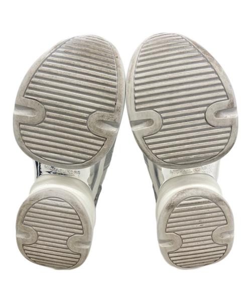 MICHAEL KORS（マイケル・コース）MICHAEL KORS (マイケル・コース) スリッポン ベージュ×ホワイト サイズ:SIZE 7.5の古着・服飾アイテム
