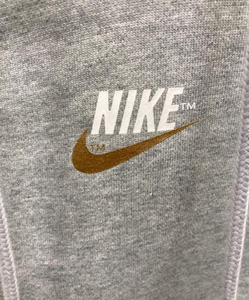 NIKE（ナイキ）NIKE (ナイキ) プルオーバーパーカー グレー×ホワイト サイズ:Mの古着・服飾アイテム