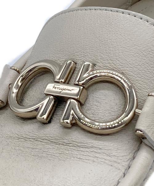 Salvatore Ferragamo（サルヴァトーレ フェラガモ）Salvatore Ferragamo (サルヴァトーレ フェラガモ) ローファー ベージュ サイズ:SIZE Freeの古着・服飾アイテム