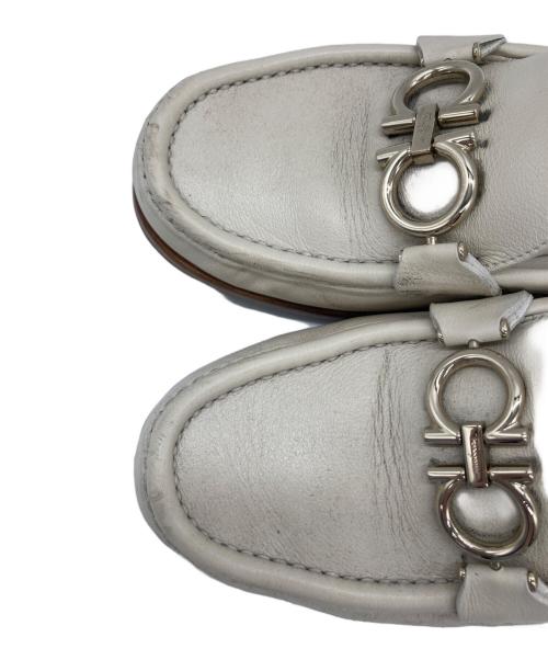 Salvatore Ferragamo（サルヴァトーレ フェラガモ）Salvatore Ferragamo (サルヴァトーレ フェラガモ) ローファー ベージュ サイズ:SIZE Freeの古着・服飾アイテム