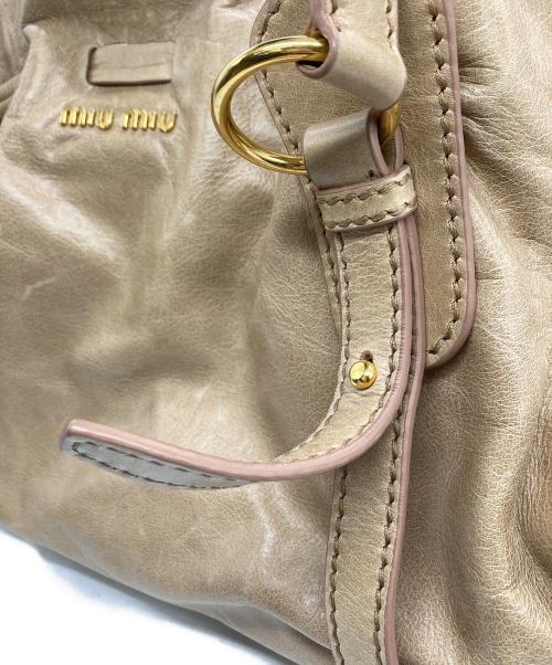 MIU MIU（ミュウミュウ）MIU MIU (ミュウミュウ) トートバッグ アイボリーの古着・服飾アイテム