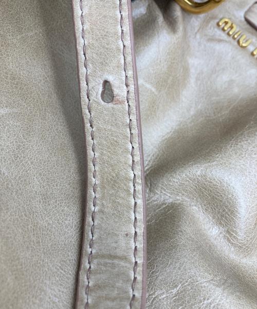 MIU MIU（ミュウミュウ）MIU MIU (ミュウミュウ) トートバッグ アイボリーの古着・服飾アイテム