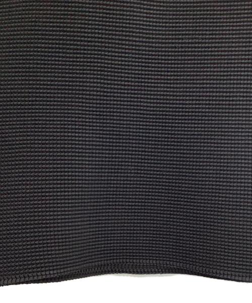 me ISSEY MIYAKE（ミーイッセイ ミヤケ）me ISSEY MIYAKE (ミーイッセイ ミヤケ) 半袖ブラウス ブラック サイズ:SIZE Freeの古着・服飾アイテム