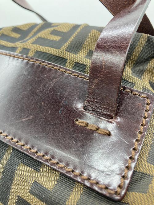 FENDI（フェンディ）FENDI (フェンディ) ハンドバッグ ブラウンの古着・服飾アイテム
