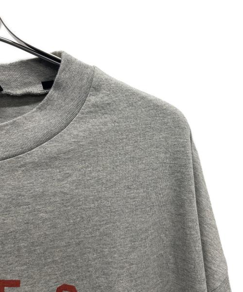 FOG ESSENTIALS（フィアオブゴッド エッセンシャル）FOG ESSENTIALS (フィアオブゴッド エッセンシャル) 半袖カットソー グレー サイズ:Lの古着・服飾アイテム