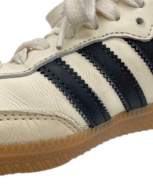 adidas（アディダス）adidas (アディダス) スニーカー ベージュ サイズ:SIZE 24cmの古着・服飾アイテム