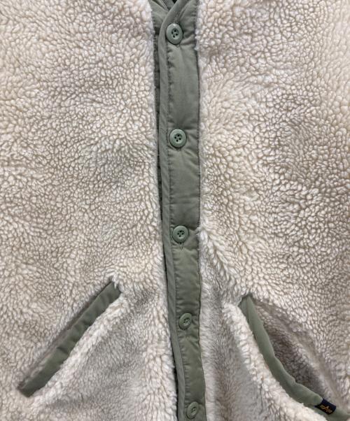 ALPHA INDUSTRIES（アルファインダストリーズ）ALPHA INDUSTRIES (アルファインダストリーズ) ボアジャケット ベージュ×グリーン サイズ:Lの古着・服飾アイテム