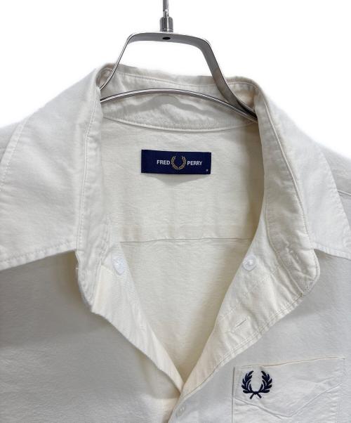 FRED PERRY（フレッドペリー）FRED PERRY (フレッドペリー) 半袖シャツ ベージュ サイズ:SIZE Mの古着・服飾アイテム