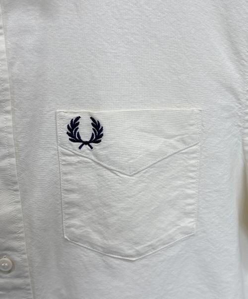 FRED PERRY（フレッドペリー）FRED PERRY (フレッドペリー) 半袖シャツ ベージュ サイズ:SIZE Mの古着・服飾アイテム