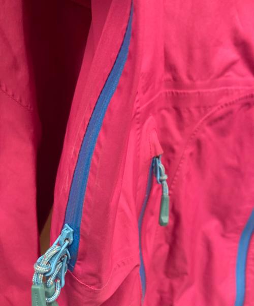 MAMMUT（マムート）MAMMUT (マムート) マウンテンパーカー ショッキングピンク サイズ:SIZE Mの古着・服飾アイテム