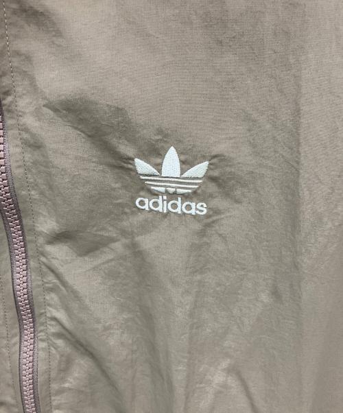 adidas（アディダス）adidas (アディダス) ジップジャケット ベージュ サイズ:Ｍ 未使用品の古着・服飾アイテム