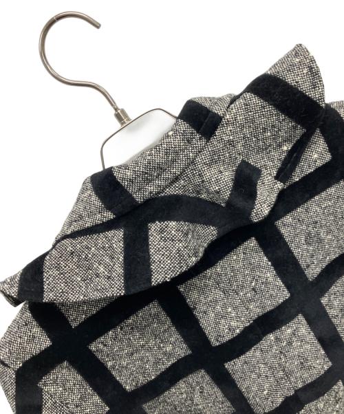 ROBE DE CHAMBRE COMME DES GARCONS（ローブドシャンブル コムデギャルソン）ROBE DE CHAMBRE COMME DES GARCONS (ローブドシャンブル コムデギャルソン) フリルコート グレー×ブラック サイズ:Mの古着・服飾アイテム