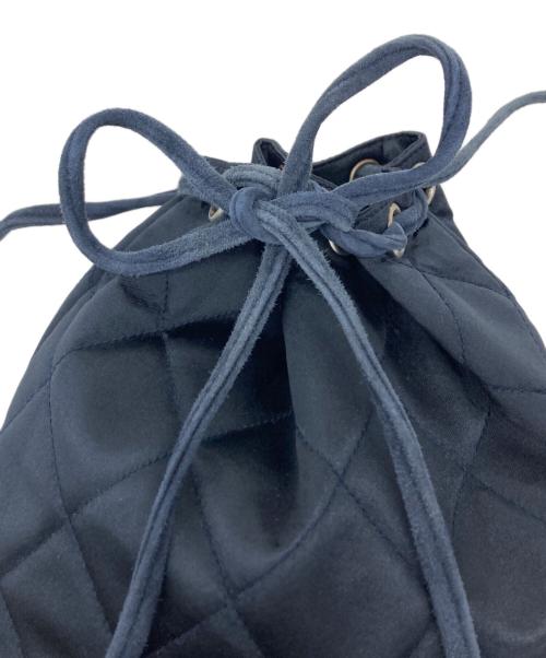 CHANEL（シャネル）CHANEL (シャネル) マトラッセ キルティングサテンロゴナップサック ネイビーの古着・服飾アイテム