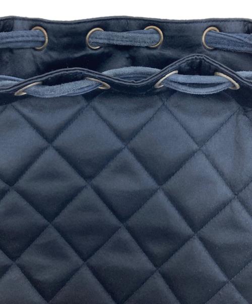 CHANEL（シャネル）CHANEL (シャネル) マトラッセ キルティングサテンロゴナップサック ネイビーの古着・服飾アイテム