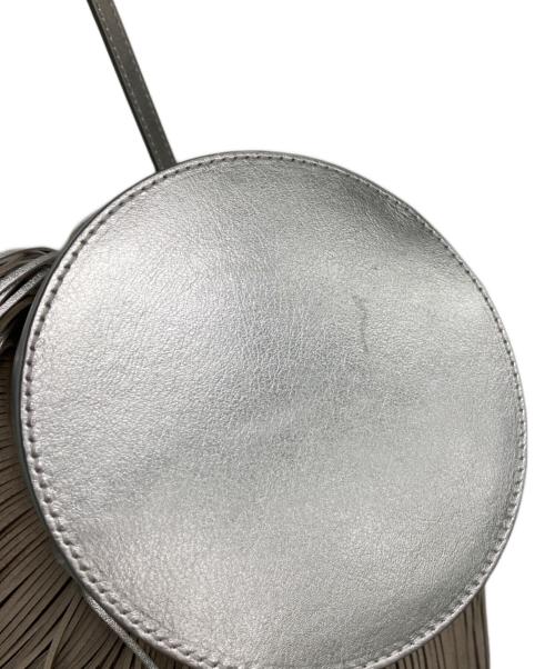 J&M DAVIDSON（ジェイ＆エム デヴィッドソン）J&M DAVIDSON (ジェイ＆エム デヴィッドソン) ショルダーバッグ シルバーの古着・服飾アイテム