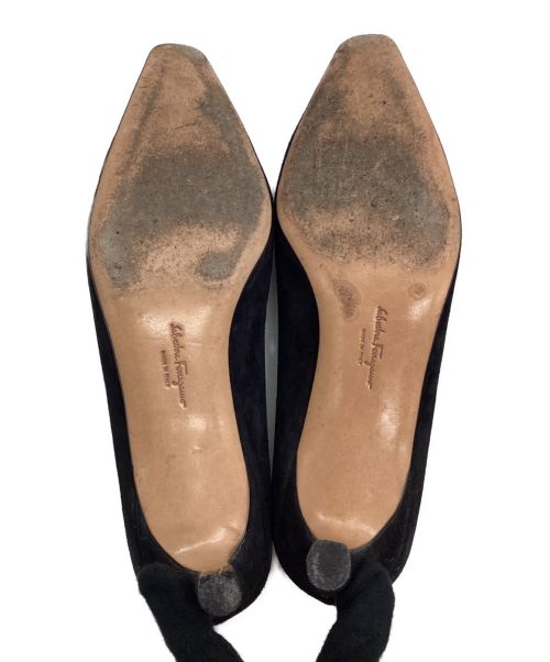 Salvatore Ferragamo（サルヴァトーレ フェラガモ）Salvatore Ferragamo (サルヴァトーレ フェラガモ) スウェードパンプス ブラック サイズ:24cmの古着・服飾アイテム