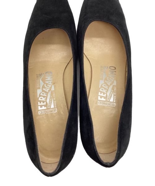 Salvatore Ferragamo（サルヴァトーレ フェラガモ）Salvatore Ferragamo (サルヴァトーレ フェラガモ) スウェードパンプス ブラック サイズ:24cmの古着・服飾アイテム