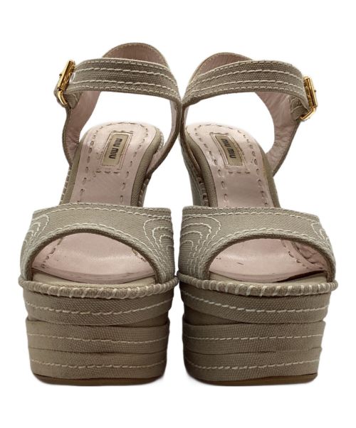 MIU MIU（ミュウミュウ）MIU MIU (ミュウミュウ) MIU MIU コットン ウェッジソール オープントゥサンダル ベージュ サイズ:23cmの古着・服飾アイテム