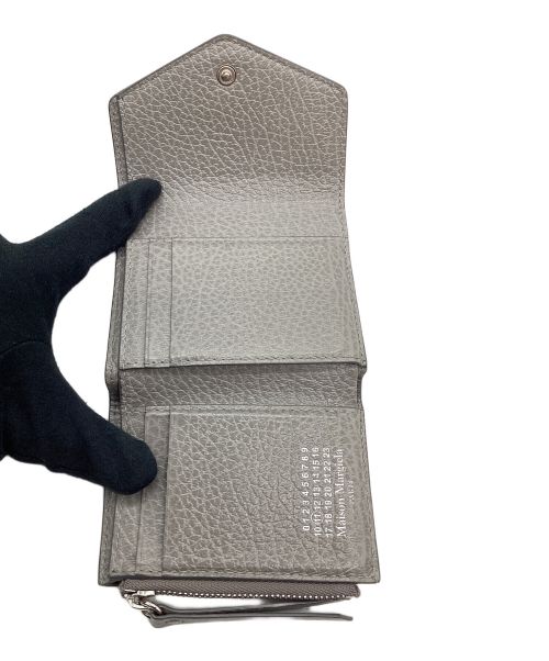 Maison Margiela（メゾンマルジェラ）Maison Margiela (メゾンマルジェラ) 2つ折り財布 グレーの古着・服飾アイテム