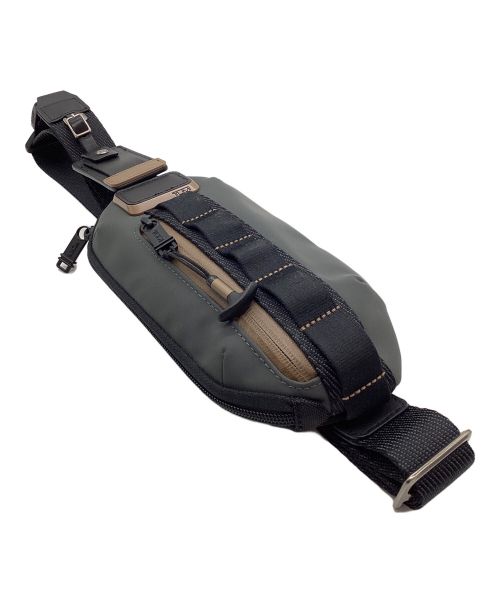 TUMI（トゥミ）TUMI (トゥミ) BASE SLING/ALPHA BRAVO グレー×ブラックの古着・服飾アイテム