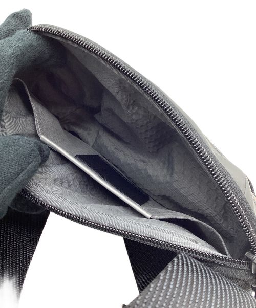 TUMI（トゥミ）TUMI (トゥミ) BASE SLING/ALPHA BRAVO グレー×ブラックの古着・服飾アイテム