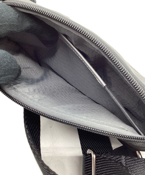 TUMI（トゥミ）TUMI (トゥミ) BASE SLING/ALPHA BRAVO グレー×ブラックの古着・服飾アイテム
