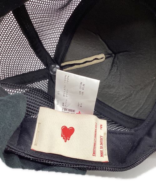 EMOTIONALLY UNAVAILABLE（エモーショナリー・アンアベイラブル）EMOTIONALLY UNAVAILABLE (エモーショナリー・アンアベイラブル) メッシュキャップ ブラック×レッドの古着・服飾アイテム