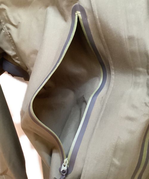 and wander（アンドワンダー）and wander (アンドワンダー) ナイロンジャケット オリーブ サイズ:Mの古着・服飾アイテム