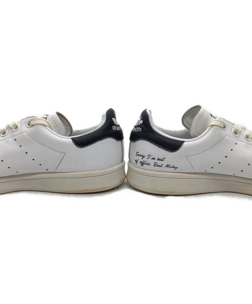 adidas（アディダス）adidas (アディダス) スニーカー ホワイト×ブラック サイズ:24cmの古着・服飾アイテム