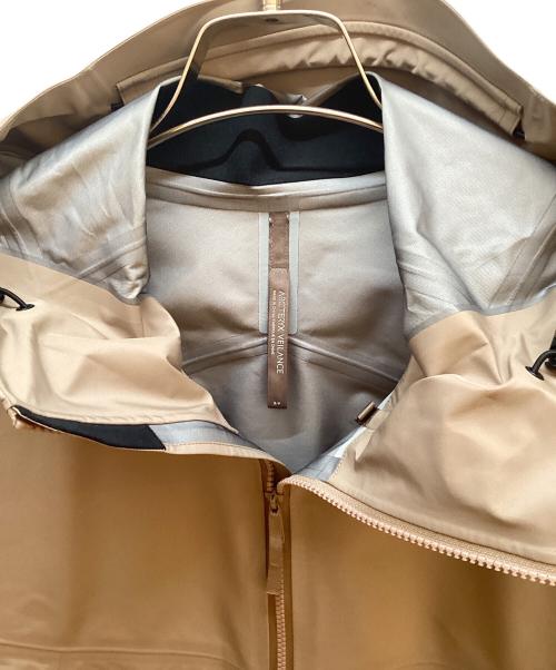 ARC'TERYX VEILANCE（アークテリクス ヴェイランス）ARC'TERYX VEILANCE (アークテリクス ヴェイランス) ナイロンジャケット ベージュ サイズ:Sの古着・服飾アイテム