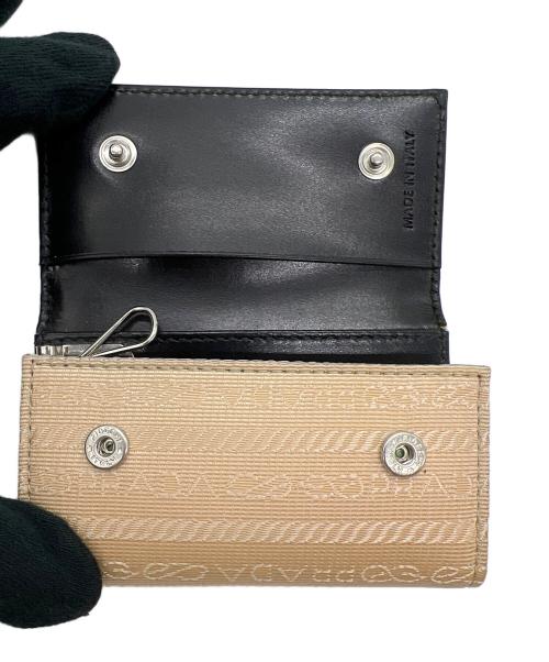 PRADA（プラダ）PRADA (プラダ) キーケース/M222 ベージュの古着・服飾アイテム