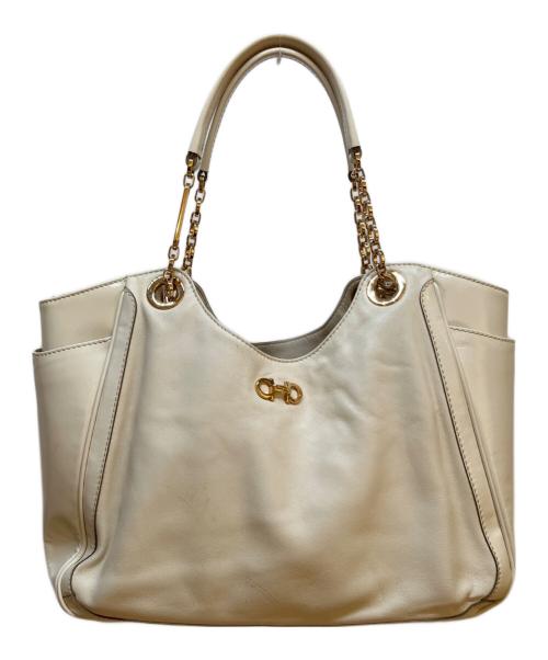 Salvatore Ferragamo（サルヴァトーレ フェラガモ）Salvatore Ferragamo (サルヴァトーレ フェラガモ) チェーントートバッグ/ガンチーニ アイボリーの古着・服飾アイテム