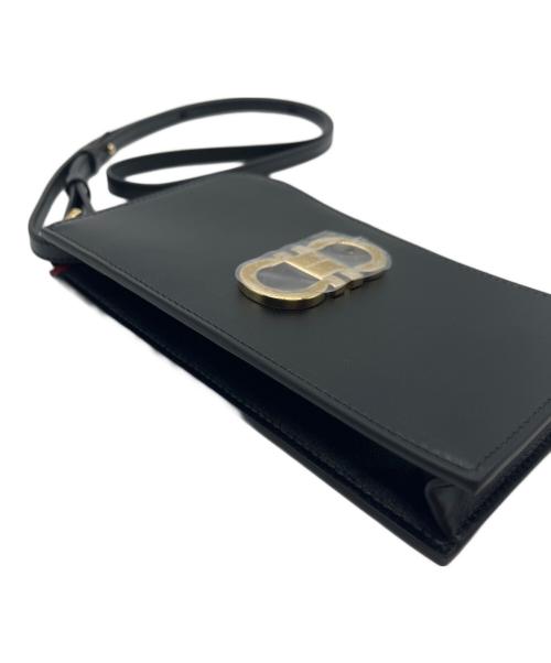 Salvatore Ferragamo（サルヴァトーレ フェラガモ）Salvatore Ferragamo (サルヴァトーレ フェラガモ) ガンチーニスマートフォンホルダー レッド×ブラックの古着・服飾アイテム