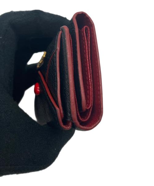 MIU MIU（ミュウミュウ）MIU MIU (ミュウミュウ) コンパクトウォレット レッド×ブラックの古着・服飾アイテム