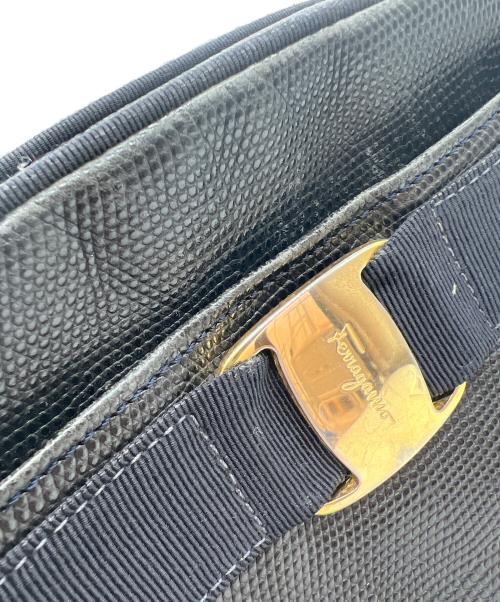 Salvatore Ferragamo（サルヴァトーレ フェラガモ）Salvatore Ferragamo (サルヴァトーレ フェラガモ) ショルダーポーチ ネイビーの古着・服飾アイテム