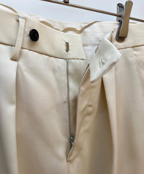 Pilgrim（ピルグリム）Pilgrim (ピルグリム) TOMORROW LAND (トゥモローランド) タックパンツ アイボリー サイズ:44の古着・服飾アイテム