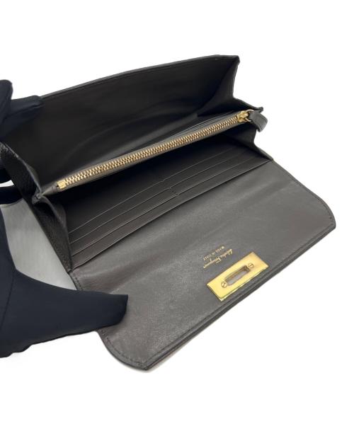 Salvatore Ferragamo（サルヴァトーレ フェラガモ）Salvatore Ferragamo (サルヴァトーレ フェラガモ) 長財布/ガンチーニ グレーの古着・服飾アイテム