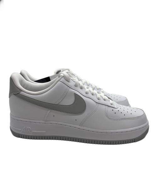 NIKE（ナイキ）NIKE (ナイキ) NIKE AIR FORCE 1 '07 WHITE/LT SMOKE GREY-WHITE ホワイト×グレー サイズ:28 未使用品の古着・服飾アイテム