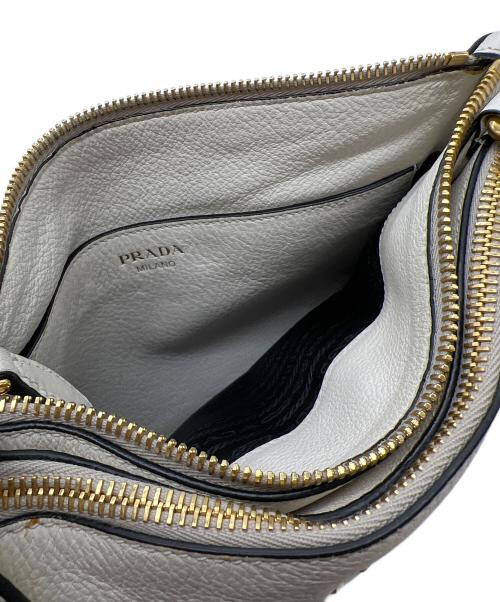 PRADA（プラダ）PRADA (プラダ) ショルダーバッグ アイボリーの古着・服飾アイテム