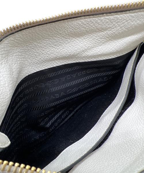 PRADA（プラダ）PRADA (プラダ) ショルダーバッグ アイボリーの古着・服飾アイテム