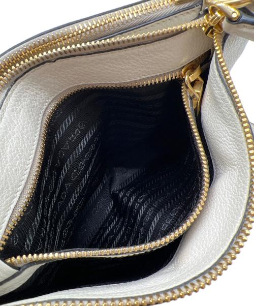 PRADA（プラダ）PRADA (プラダ) ショルダーバッグ アイボリーの古着・服飾アイテム