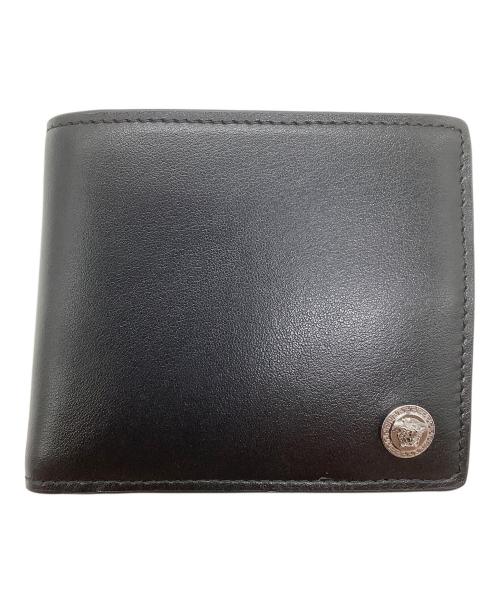 VERSACE（ヴェルサーチェ）VERSACE (ヴェルサーチェ) 2つ折り財布 ブラック×レッドの古着・服飾アイテム