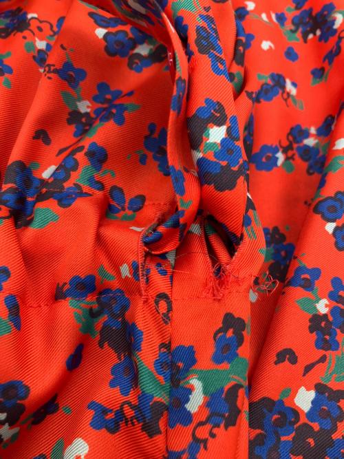 THE SHINZONE（ザ シンゾーン）THE SHINZONE (ザ シンゾーン) ALYSSUM PRINTED DRESS 長袖ワンピース レッド サイズ:SIZE 34の古着・服飾アイテム