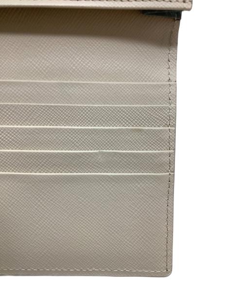 A.D.M.J.（エーディーエムジェイ）A.D.M.J. (エーディーエムジェイ) 2つ折り財布 グレー×ベージュの古着・服飾アイテム