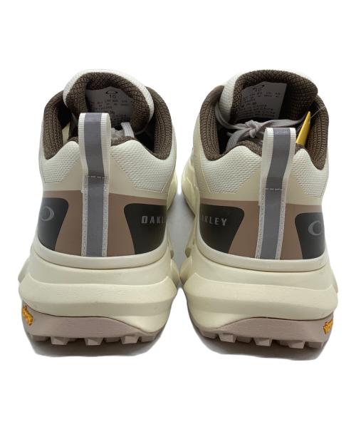 OAKLEY（オークリー）OAKLEY (オークリー) スニーカー ベージュ サイズ:28 未使用品の古着・服飾アイテム